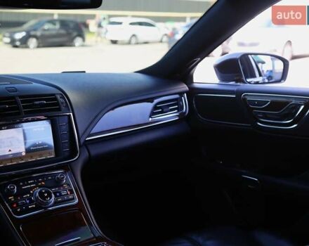 Серый Линкольн Континенталь, объемом двигателя 2.96 л и пробегом 83 тыс. км за 18000 $, фото 14 на Automoto.ua