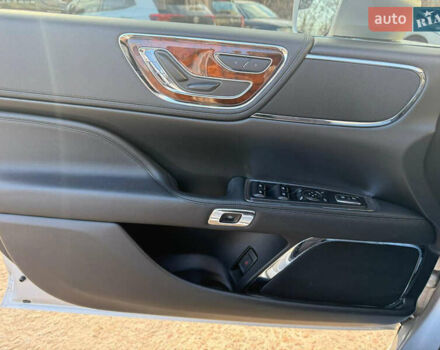 Сірий Лінкольн Континенталь, об'ємом двигуна 2.69 л та пробігом 136 тис. км за 16700 $, фото 11 на Automoto.ua