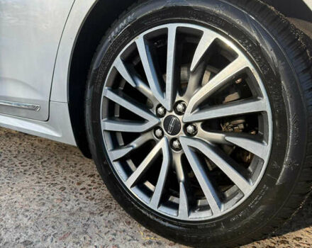 Сірий Лінкольн Континенталь, об'ємом двигуна 2.69 л та пробігом 136 тис. км за 16700 $, фото 12 на Automoto.ua