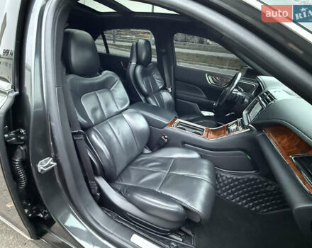 Серый Линкольн Континенталь, объемом двигателя 3.73 л и пробегом 82 тыс. км за 22000 $, фото 9 на Automoto.ua