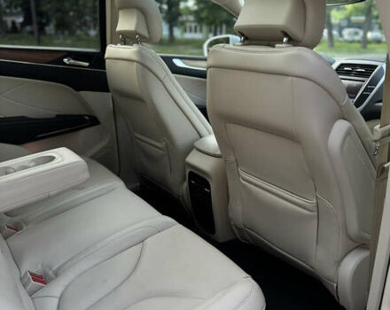 Білий Лінкольн МКС, об'ємом двигуна 2.26 л та пробігом 126 тис. км за 15200 $, фото 17 на Automoto.ua