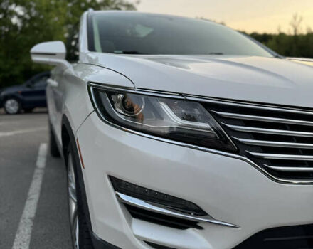 Білий Лінкольн МКС, об'ємом двигуна 2.26 л та пробігом 126 тис. км за 15200 $, фото 4 на Automoto.ua