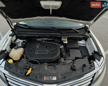 Білий Лінкольн МКС, об'ємом двигуна 2.26 л та пробігом 126 тис. км за 15200 $, фото 11 на Automoto.ua