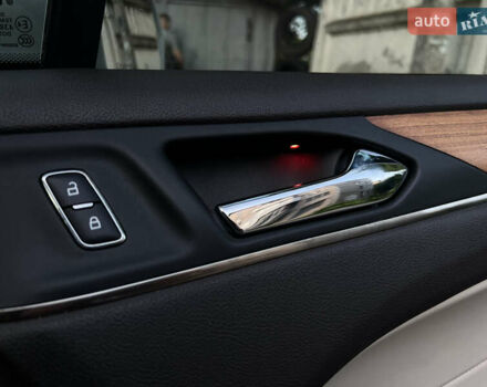 Білий Лінкольн МКС, об'ємом двигуна 2.26 л та пробігом 126 тис. км за 15200 $, фото 36 на Automoto.ua