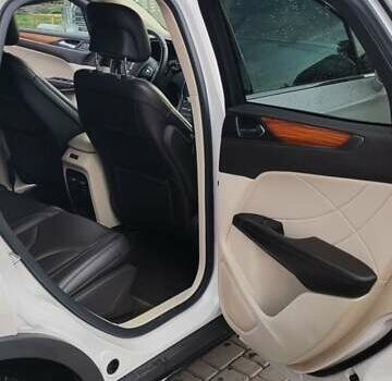 Белый Линкольн МКС, объемом двигателя 2 л и пробегом 158 тыс. км за 18000 $, фото 14 на Automoto.ua
