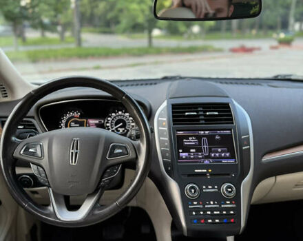 Білий Лінкольн МКС, об'ємом двигуна 2.26 л та пробігом 126 тис. км за 15200 $, фото 15 на Automoto.ua