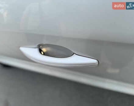 Білий Лінкольн МКС, об'ємом двигуна 2.26 л та пробігом 126 тис. км за 15200 $, фото 34 на Automoto.ua