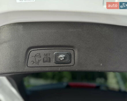 Білий Лінкольн МКС, об'ємом двигуна 2.26 л та пробігом 126 тис. км за 15200 $, фото 27 на Automoto.ua