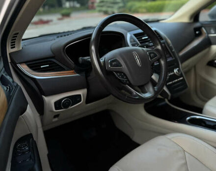 Білий Лінкольн МКС, об'ємом двигуна 2.26 л та пробігом 126 тис. км за 15200 $, фото 12 на Automoto.ua