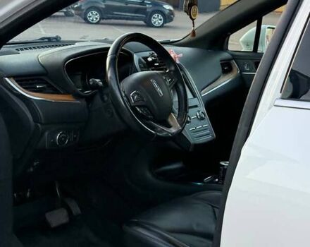 Белый Линкольн МКС, объемом двигателя 2 л и пробегом 188 тыс. км за 14700 $, фото 31 на Automoto.ua