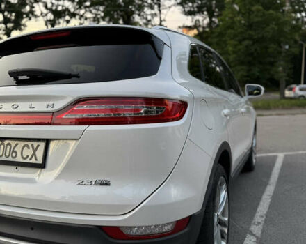 Білий Лінкольн МКС, об'ємом двигуна 2.26 л та пробігом 126 тис. км за 15200 $, фото 10 на Automoto.ua