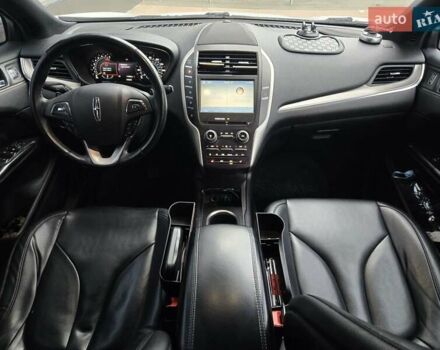 Білий Лінкольн МКС, об'ємом двигуна 2 л та пробігом 170 тис. км за 12500 $, фото 28 на Automoto.ua