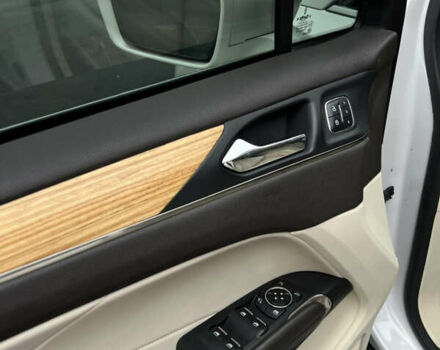 Белый Линкольн МКС, объемом двигателя 2 л и пробегом 171 тыс. км за 12500 $, фото 9 на Automoto.ua