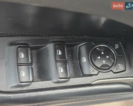 Білий Лінкольн МКС, об'ємом двигуна 2 л та пробігом 170 тис. км за 12500 $, фото 16 на Automoto.ua