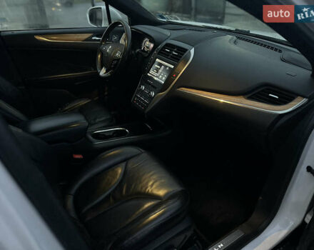 Белый Линкольн МКС, объемом двигателя 2 л и пробегом 190 тыс. км за 8200 $, фото 6 на Automoto.ua
