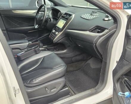 Білий Лінкольн МКС, об'ємом двигуна 2 л та пробігом 170 тис. км за 12500 $, фото 12 на Automoto.ua