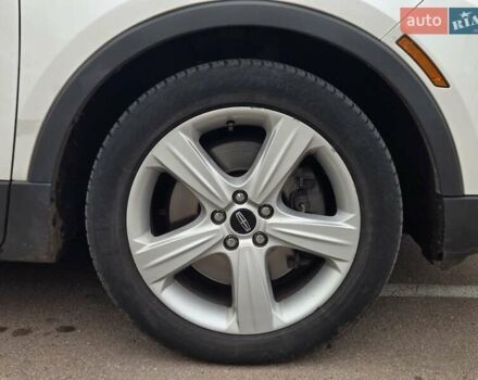 Білий Лінкольн МКС, об'ємом двигуна 2 л та пробігом 170 тис. км за 12500 $, фото 19 на Automoto.ua