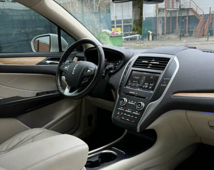 Белый Линкольн МКС, объемом двигателя 2 л и пробегом 171 тыс. км за 12500 $, фото 8 на Automoto.ua