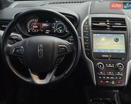 Білий Лінкольн МКС, об'ємом двигуна 2 л та пробігом 170 тис. км за 12500 $, фото 22 на Automoto.ua