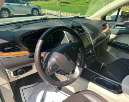 Білий Лінкольн МКС, об'ємом двигуна 2.3 л та пробігом 71 тис. км за 8000 $, фото 8 на Automoto.ua