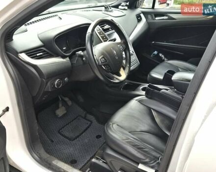 Білий Лінкольн МКС, об'ємом двигуна 2 л та пробігом 170 тис. км за 12500 $, фото 8 на Automoto.ua