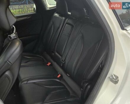 Білий Лінкольн МКС, об'ємом двигуна 2 л та пробігом 170 тис. км за 12500 $, фото 13 на Automoto.ua