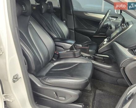 Білий Лінкольн МКС, об'ємом двигуна 2 л та пробігом 170 тис. км за 12500 $, фото 9 на Automoto.ua