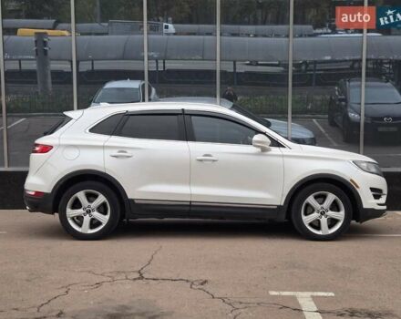 Білий Лінкольн МКС, об'ємом двигуна 2 л та пробігом 170 тис. км за 12500 $, фото 3 на Automoto.ua