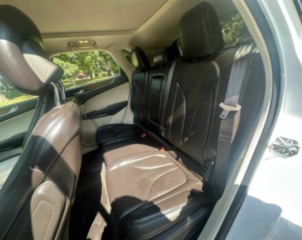 Білий Лінкольн МКС, об'ємом двигуна 2.3 л та пробігом 71 тис. км за 8000 $, фото 12 на Automoto.ua