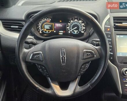 Білий Лінкольн МКС, об'ємом двигуна 2 л та пробігом 170 тис. км за 12500 $, фото 26 на Automoto.ua