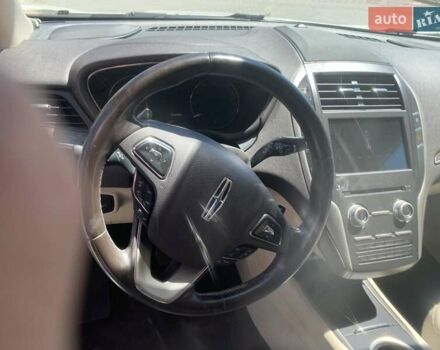 Белый Линкольн МКС, объемом двигателя 2 л и пробегом 254 тыс. км за 9900 $, фото 15 на Automoto.ua