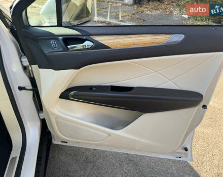 Лінкольн МКС 2016 у Києві на Automoto.ua Білий Лінкольн МКС, об'ємом двигуна 2 л та пробігом 107 тис. км за 14999 $, фото 26 на Automoto.ua