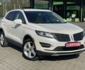 Белый Линкольн МКС, объемом двигателя 2 л и пробегом 234 тыс. км за 11500 $, фото 1 на Automoto.ua