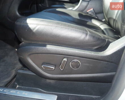 Белый Линкольн МКС, объемом двигателя 2 л и пробегом 189 тыс. км за 15900 $, фото 31 на Automoto.ua