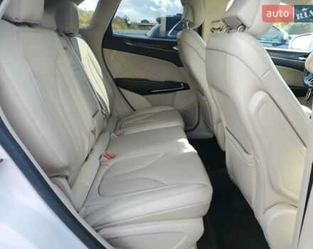 Білий Лінкольн МКС, об'ємом двигуна 0 л та пробігом 129 тис. км за 3000 $, фото 10 на Automoto.ua
