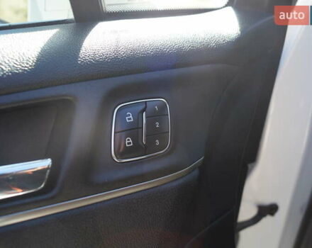 Белый Линкольн МКС, объемом двигателя 2 л и пробегом 189 тыс. км за 15900 $, фото 23 на Automoto.ua