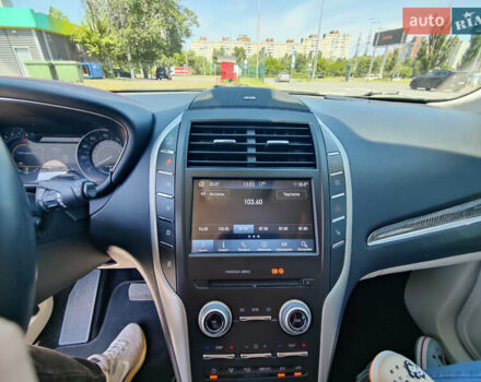 Белый Линкольн МКС, объемом двигателя 2 л и пробегом 49 тыс. км за 21000 $, фото 15 на Automoto.ua