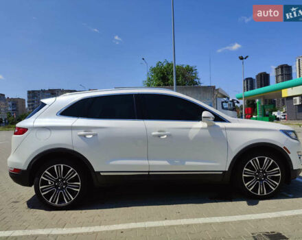 Белый Линкольн МКС, объемом двигателя 2 л и пробегом 49 тыс. км за 21000 $, фото 4 на Automoto.ua