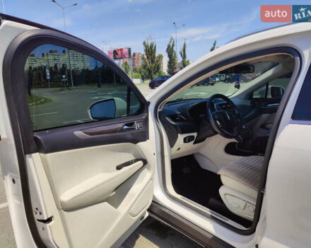 Белый Линкольн МКС, объемом двигателя 2 л и пробегом 49 тыс. км за 21000 $, фото 11 на Automoto.ua