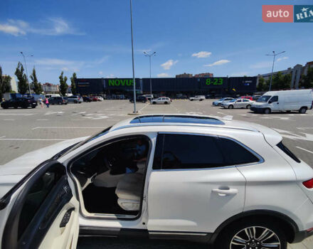 Белый Линкольн МКС, объемом двигателя 2 л и пробегом 49 тыс. км за 21000 $, фото 18 на Automoto.ua