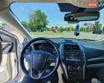 Белый Линкольн МКС, объемом двигателя 2 л и пробегом 49 тыс. км за 21000 $, фото 9 на Automoto.ua