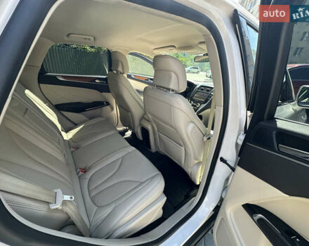 Белый Линкольн МКС, объемом двигателя 2 л и пробегом 133 тыс. км за 18500 $, фото 33 на Automoto.ua
