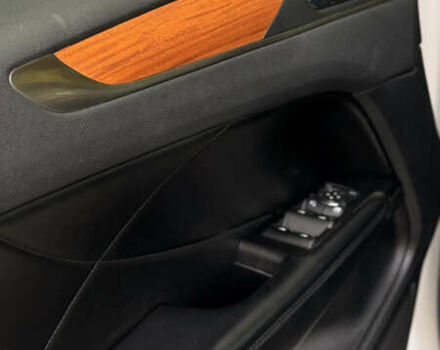 Білий Лінкольн МКС, об'ємом двигуна 2 л та пробігом 82 тис. км за 21700 $, фото 6 на Automoto.ua