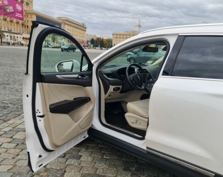 Белый Линкольн МКС, объемом двигателя 2 л и пробегом 90 тыс. км за 16900 $, фото 8 на Automoto.ua