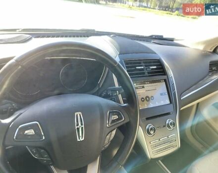 Белый Линкольн МКС, объемом двигателя 2 л и пробегом 91 тыс. км за 21000 $, фото 10 на Automoto.ua