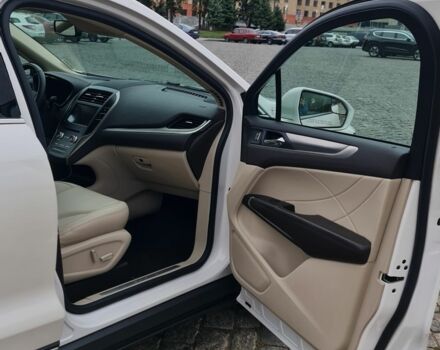 Белый Линкольн МКС, объемом двигателя 2 л и пробегом 90 тыс. км за 16900 $, фото 14 на Automoto.ua