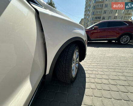 Белый Линкольн МКС, объемом двигателя 2 л и пробегом 133 тыс. км за 18500 $, фото 30 на Automoto.ua