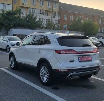 Белый Линкольн МКС, объемом двигателя 2 л и пробегом 89 тыс. км за 18000 $, фото 1 на Automoto.ua