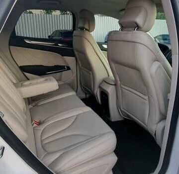 Белый Линкольн МКС, объемом двигателя 2 л и пробегом 89 тыс. км за 18000 $, фото 12 на Automoto.ua