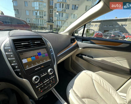 Белый Линкольн МКС, объемом двигателя 2 л и пробегом 133 тыс. км за 18500 $, фото 29 на Automoto.ua